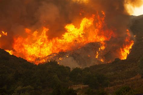 fire in lake elsinore|Homes destroyed near Lake Elsinore as massive。